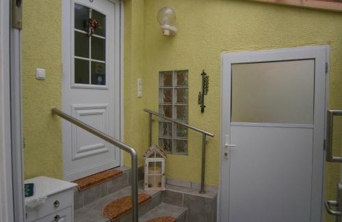 Plaue Apartment | Oceanfront Retreat at Der Frühe Vogel - Rated 9.4/10