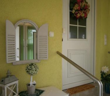 Plaue Apartment | Oceanfront Retreat at Der Frühe Vogel - Rated 9.4/10