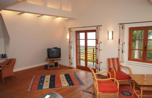 Meesiger House | Charming Der Fuchsbau: Oceanfront Family Getaway, 9/10 Rated