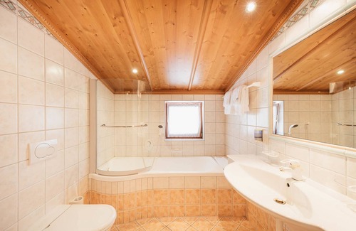 Neustift Im Stubaital Hotel | Der Hoferwirt: Guest Rated 10/10 with Spa & Family Amenities
