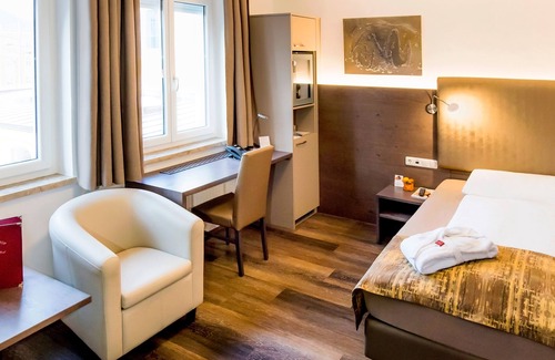 Ried im Innkreis Hotel | Experience Comfort at Der Kaiserhof - 4-Star Eco-Friendly Retreat