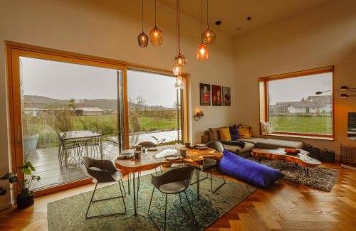 Runding Apartment | Beautiful Oceanfront Retreat - Der Schwarzbau, 4-Star Gem