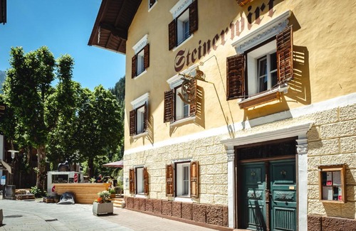 Lofer Hotel | Discover Der Steinerwirt: Family-Friendly Escape with Hot Tub