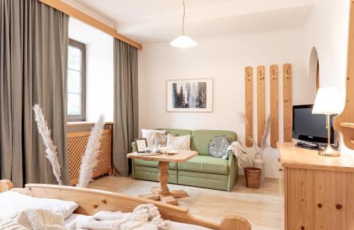 Thomatal Hotel | Discover Der Thomataler Wirt: Oceanfront Pet-Friendly Haven