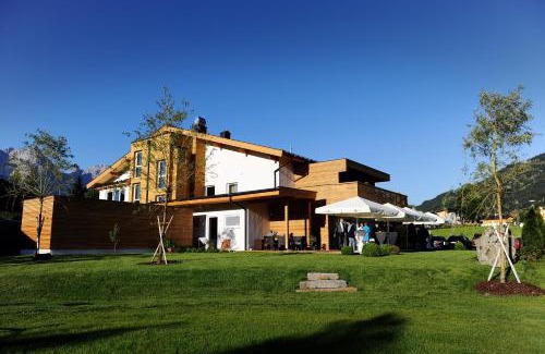 Saalfelden am Steinernen Meer Hotel | Der Winklhof: Pet-Friendly Retreat with Oceanfront Views