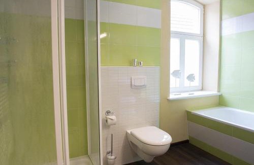Stolpe Apartment | Welcoming Der Westflügel Ritter Florin: Pet & Child Friendly