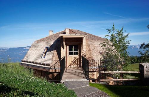 Redagno Hotel | Discover Der Zirmerhof: Pet-Friendly Oceanfront Retreat