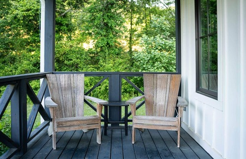 Dillard Cottage | Relax at Derby Cottage with Ocean View and Breakfast Options