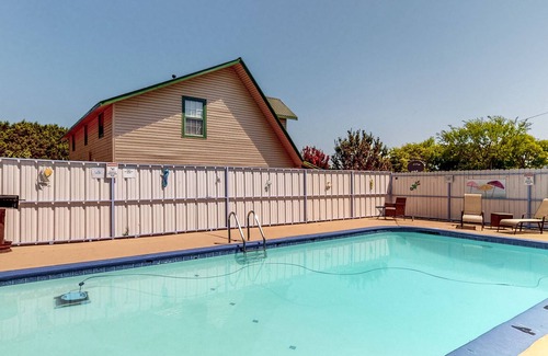 Laguna Park House | Derekville #6 | Condo in Clifton