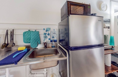 Laguna Park House | Derekville Unit #3 | Condo in Clifton with pool & hot tub