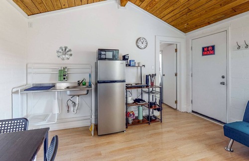 Laguna Park Condo | Derekville Unit #4 | Condo in Clifton with pool & hot tub