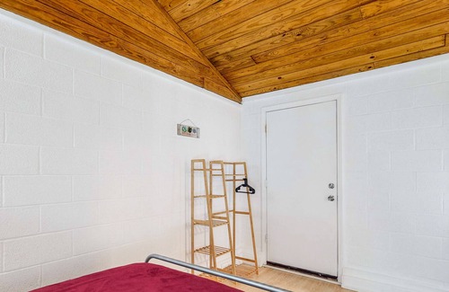 Laguna Park Condo | Derekville Unit #4 | Condo in Clifton with pool & hot tub