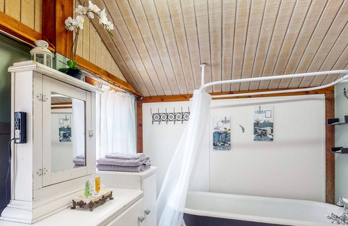 Laguna Park House | Derekville Unit #9 | Condo in Clifton with pool & hot tub