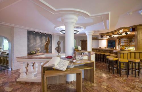 Schwendau Hotel | Relax at derNeuwirt: Pool, Spa & Family-Friendly Amenities
