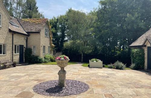 Coberley House | Cozy Derrybrook Cottage - Twin or Superking Rooms Await