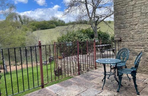 Coberley House | Cozy Derrybrook Cottage - Twin or Superking Rooms Await