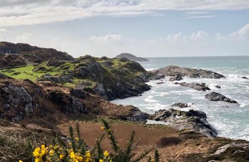 Caherdaniel Bed & Breakfast | Cozy Derrynane Bay House with Ocean View and Hot Tub