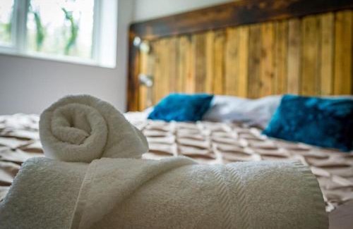 Farley House | Derwent, woodland lodge with hot tub for 6