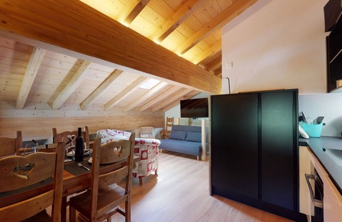 Iserables Apartment | Des Alpes Apartment: Ideal Slopeside Retreat for Families
