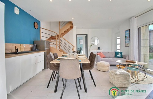 Surzur House | Discover Des Etiers: Oceanfront Gîte with Top Ratings