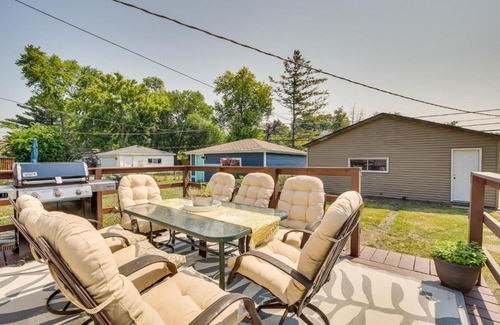 Oakton House | Family-Friendly Des Plaines Rental with Inviting Backyard