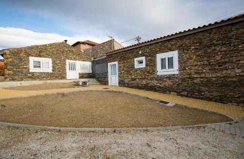 Torre de Moncorvo House | Discover Desafios da Horta: Family-Friendly & Pet Welcoming