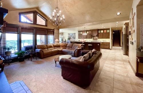 Oregon Water Wonderland House | Delightful Deschutes Daydream: Family-Friendly Retreat