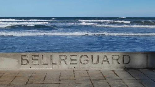 Plaza De La Costera Apartment | Relax by the Beach at Bellreguard - 4-Star Family Haven
