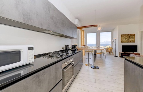 Desenzano del Garda Apartment | Guest Rated: 9.8 for Desenzanoloft with Lake Views