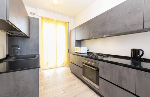 Desenzano del Garda Apartment | Guest Rated: 9.8 for Desenzanoloft with Lake Views
