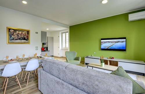Desenzano del Garda City Centre Apartment | Elegant Stay at Desenzanoloft: Palazzo Visconti with Spa