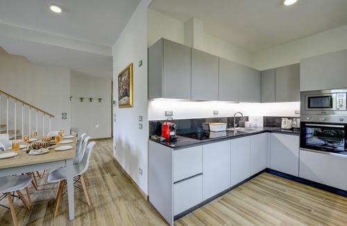 Desenzano del Garda City Centre Apartment | Elegant Stay at Desenzanoloft: Palazzo Visconti with Spa