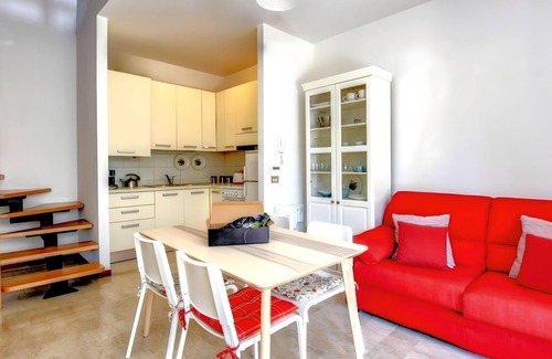Desenzano del Garda Apartment | Desenzanoloft: Aurelia - Oceanfront Retreat with Top Amenities