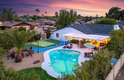 Sunburst Estates House | Desert Air 5 Br Sports Court Pool Arcade Hot Tub