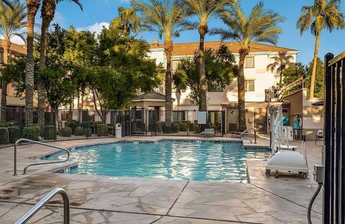 Chandler Apartment | Explore Desert Botanical Gardens with Pool and Pet-Friendly Stay