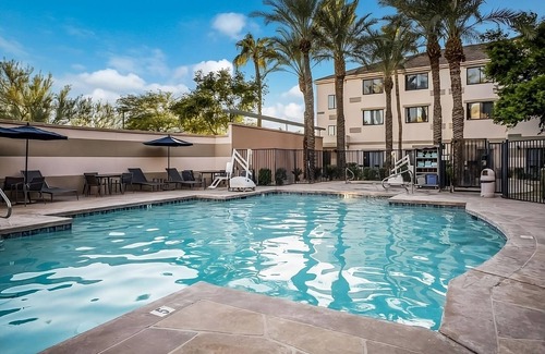 Chandler Apartment | Explore Desert Botanical Gardens with Pool and Pet-Friendly Stay