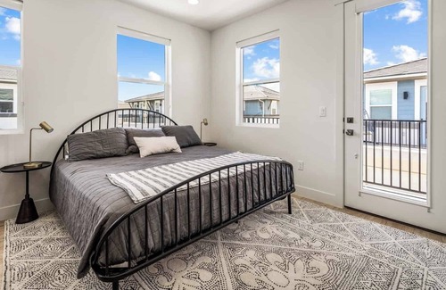St. George House | Desert Brooke Casita: Poolside Retreat with Balcony Views