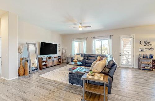 Tucson Mountain Sanctuary House | Desert Cache: Family-Friendly Hotel with Pool Access