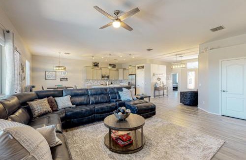 Tucson Mountain Sanctuary House | Desert Cache: Family-Friendly Hotel with Pool Access