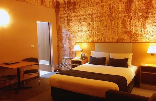 Coober Pedy Hotel | Discover Desert Cave Hotel: Family-Friendly Escape with Pool