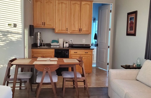 Wittmann Cottage | Relaxing Getaway at Desert Comfort in Wittmann - Spa & More