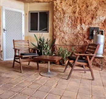 Coober Pedy House | Pet-Friendly Retreat at Desert Gum Grund St for Families