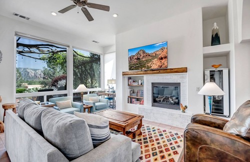 West Sedona House | Idyllic Sedona Last Wagon Estate with Hot Tub & Red Rock Views