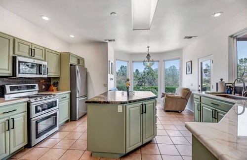 West Sedona House | Idyllic Sedona Last Wagon Estate with Hot Tub & Red Rock Views