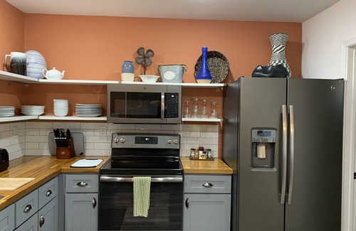 Limberlost House | Pet-Friendly Desert Morada Casita I with Pool & Breakfast