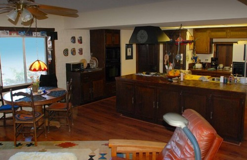 Tucson Bed & Breakfast | Relaxing Desert Oasis B&B with Pool and Family Amenities