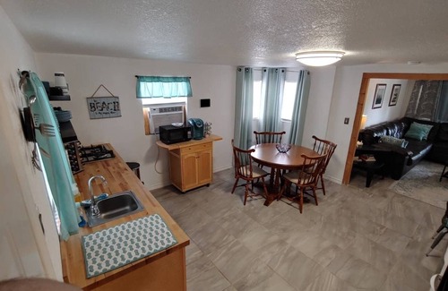 Carlsbad House | Desert Oasis Beach Bungalow: Family-Friendly Retreat