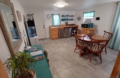 Carlsbad House | Desert Oasis Beach Bungalow: Family-Friendly Retreat