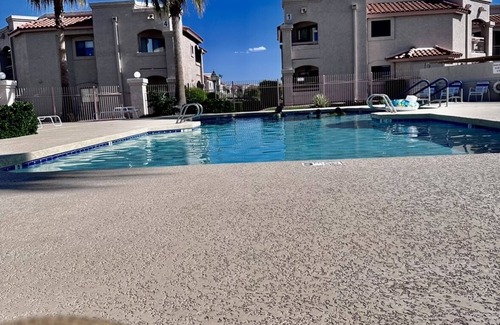 Greenway Palms Condo | Discover the Desert Oasis: Family-Friendly with Pool & View