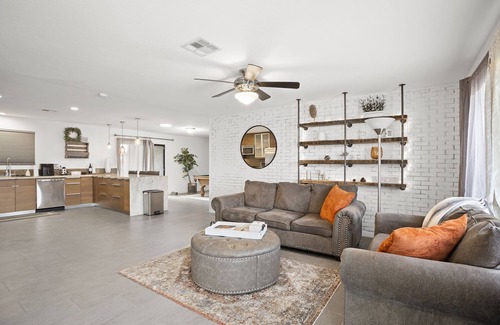 Melrose Paradise House | Idyllic Desert Oasis with Private Pool & Outdoor Spaces